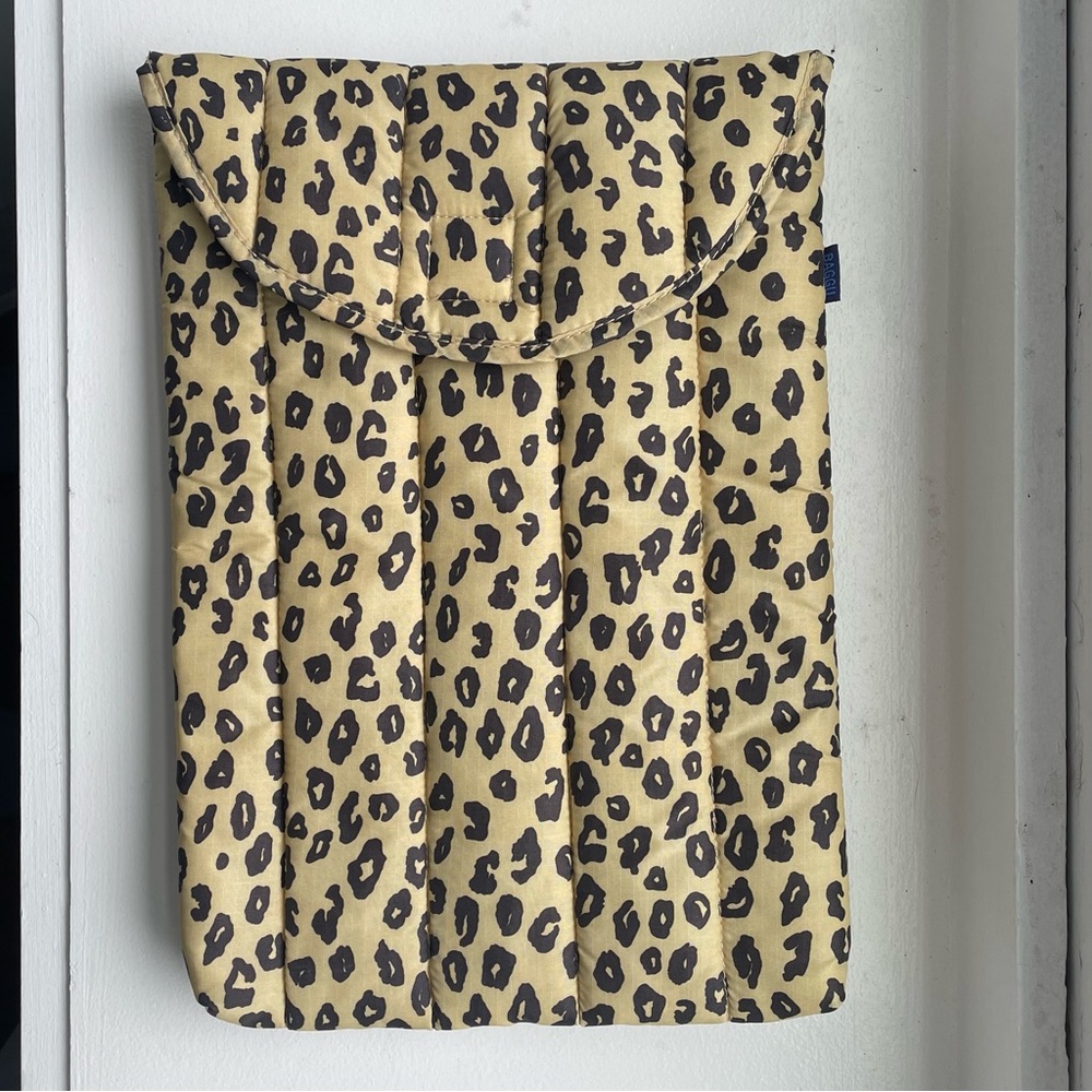 Baggu Puffy Laptop Sleeve 13"/14" - Honey Leopard
